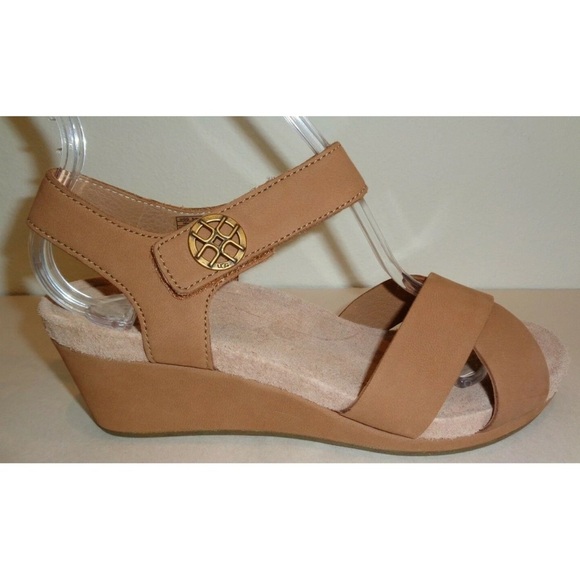 NWOB UGG Australia VEVA Chestnut Leather Wedge Heel Sandals Womens Shoes Size 8 - Picture 2 of 10